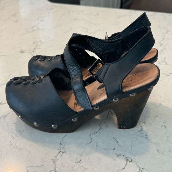 Free people collab with Jeffrey Campbell, Kathleen, black clogs size 9 - Picture 5 of 8